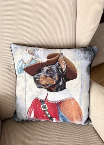 PODUSZKA GOBELINOWA DOBERMAN MUSZKIETER