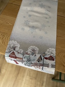 BIEŻNIK GOBELINOWY ŚWIĄTECZNY RENIFER  Z CHATKAMI