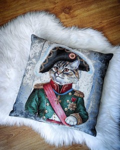 PODUSZKA GOBELINOWA KOT NAPOLEON