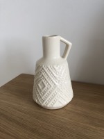 KREMOWY  WAZON PORCELANOWY Z UCHEM 