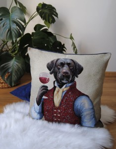 PODUSZKA GOBELINOWA DOG Z WINEM